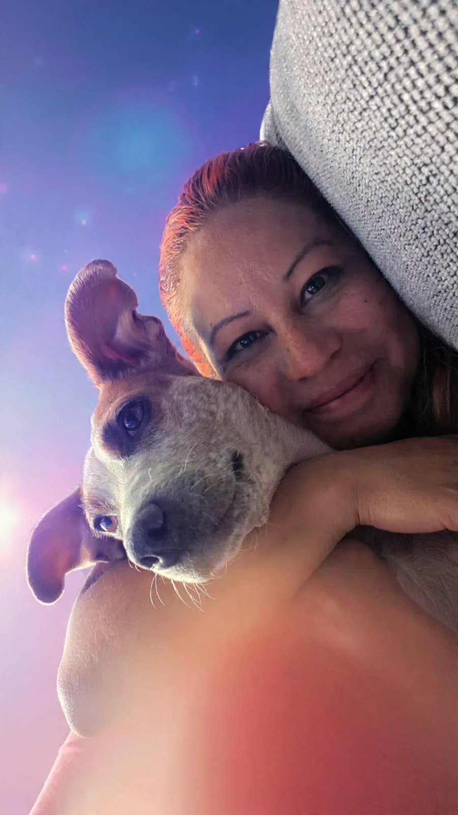 Jolette recibiendo un abrazo cariñoso